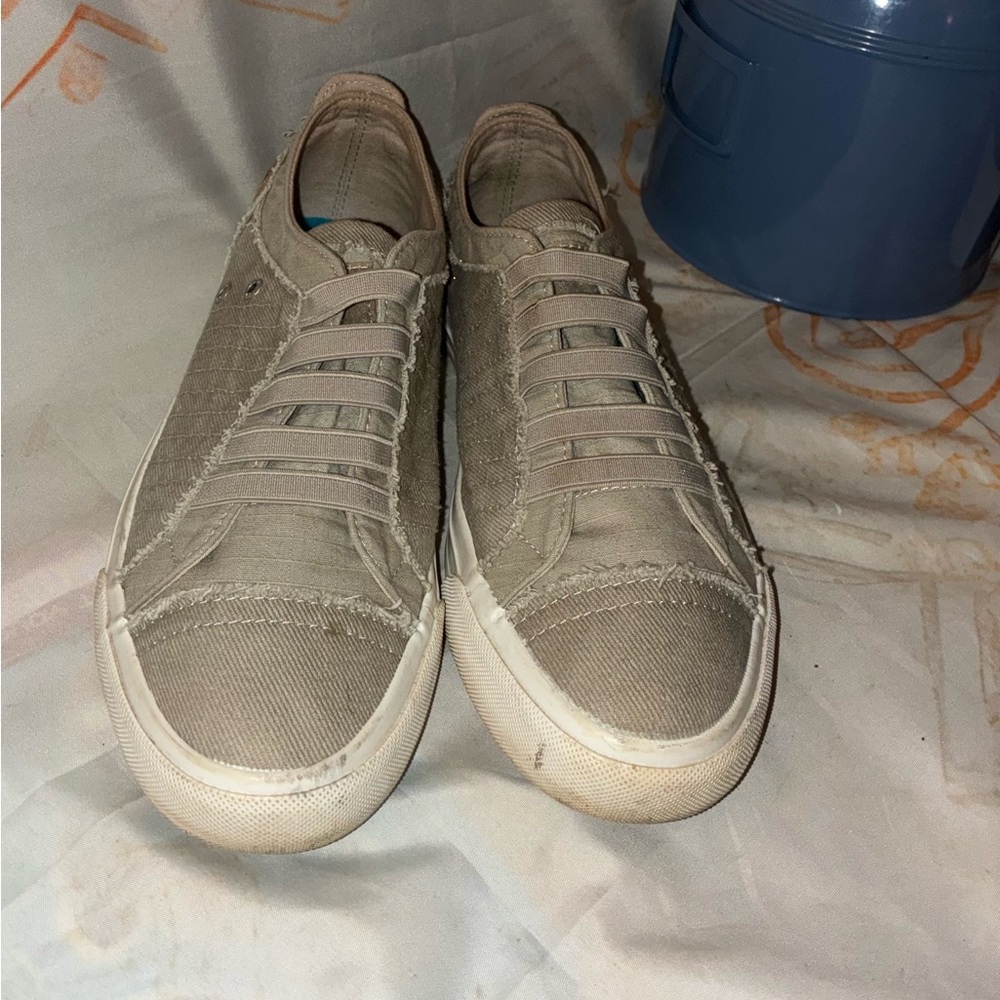 Blowfish Women’s Casual Tan Sneakers - Picture 2 of 7